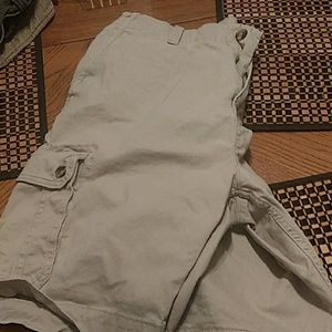 Old Navy Mens cargo short, light tan, size 38.